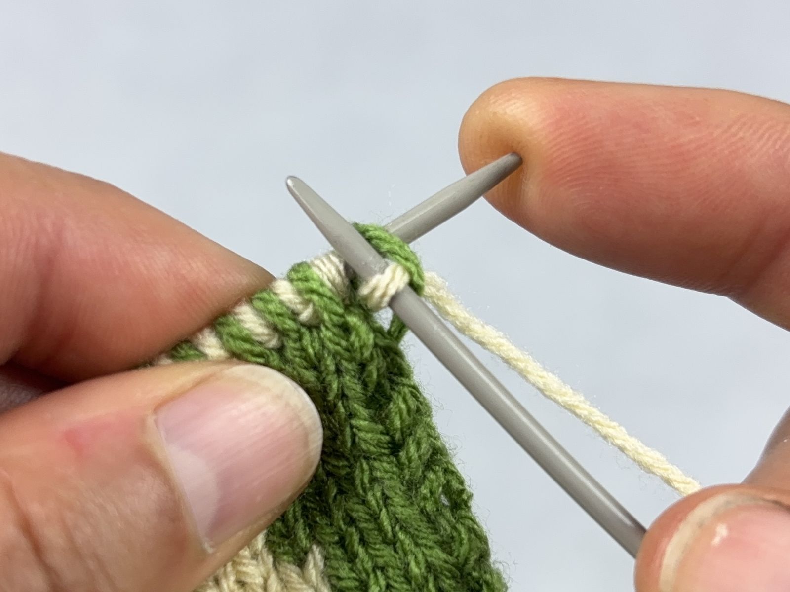 Blog-Inhaltsbild für 'Doubleface stricken: Die wichtigsten Randtechniken einfach erklärt'