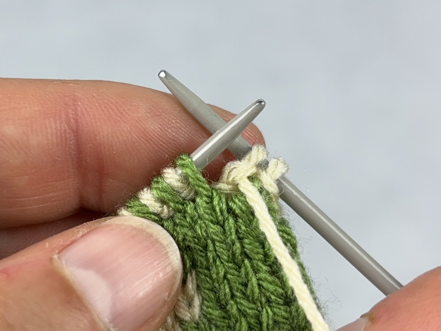 Blog-Inhaltsbild für 'Doubleface stricken: Die wichtigsten Randtechniken einfach erklärt'