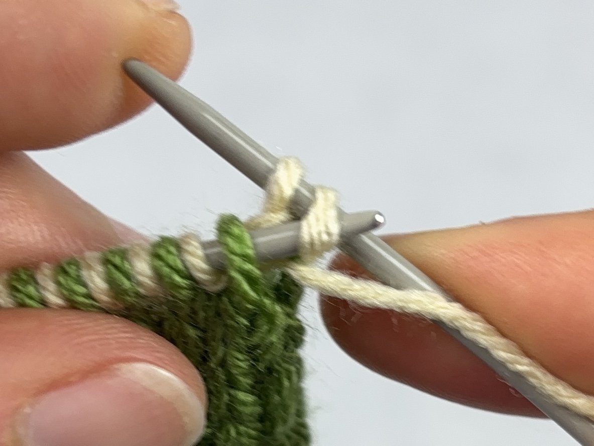 Blog-Inhaltsbild für 'Doubleface stricken: Die wichtigsten Randtechniken einfach erklärt'