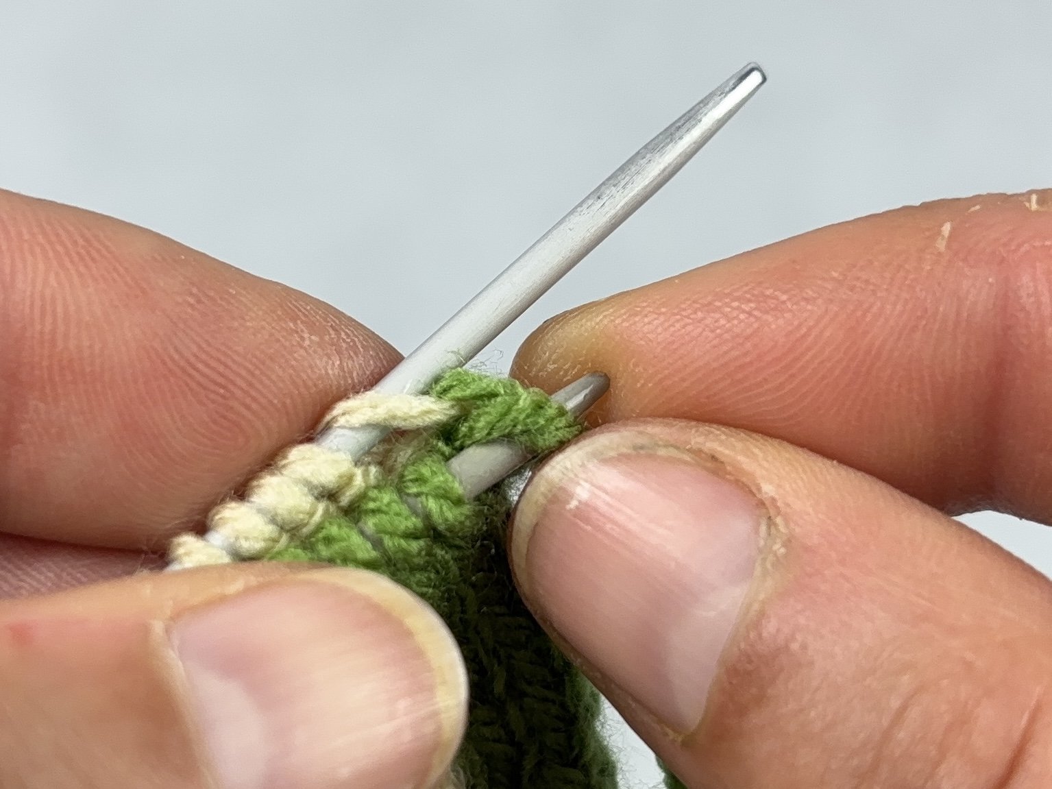 Blog-Inhaltsbild für 'Doubleface stricken: Die wichtigsten Randtechniken einfach erklärt'