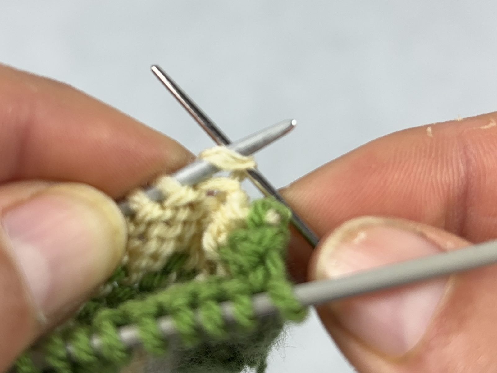 Blog-Inhaltsbild für 'Doubleface stricken: Die wichtigsten Randtechniken einfach erklärt'