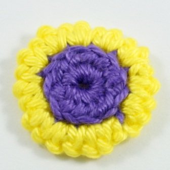 Blog-Inhaltsbild für 'Kostenlose Häkelanleitung: Blume mit Blättern in 3 Varianten'