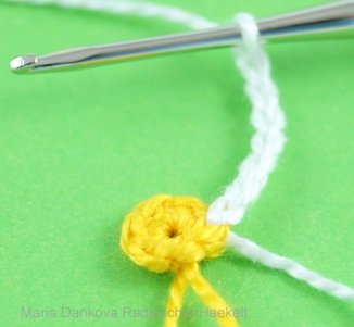 Blog-Inhaltsbild für 'Kostenlose Häkelanleitung für Gänseblümchen in 3 Größen'