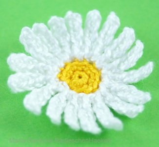 Blog-Inhaltsbild für 'Kostenlose Häkelanleitung für Gänseblümchen in 3 Größen'