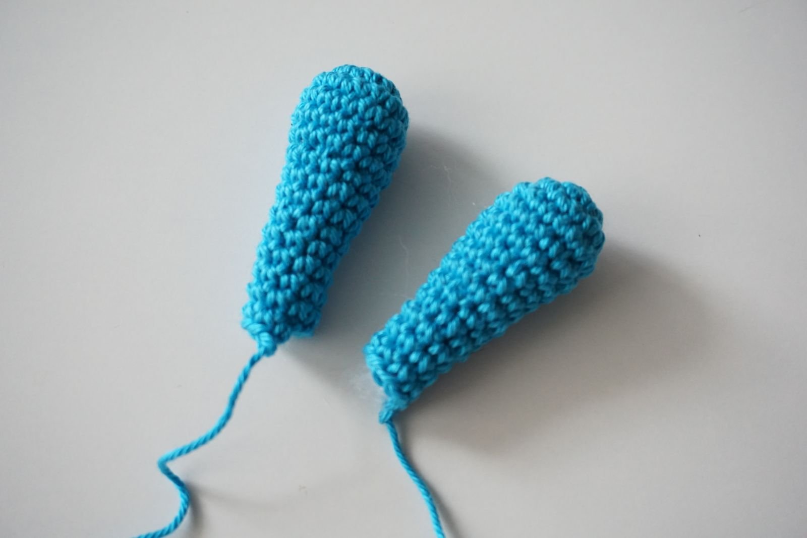 Blog-Inhaltsbild für 'Häkelanleitung für Blue, den kleinen Axolotl mit Herz - Freebie'