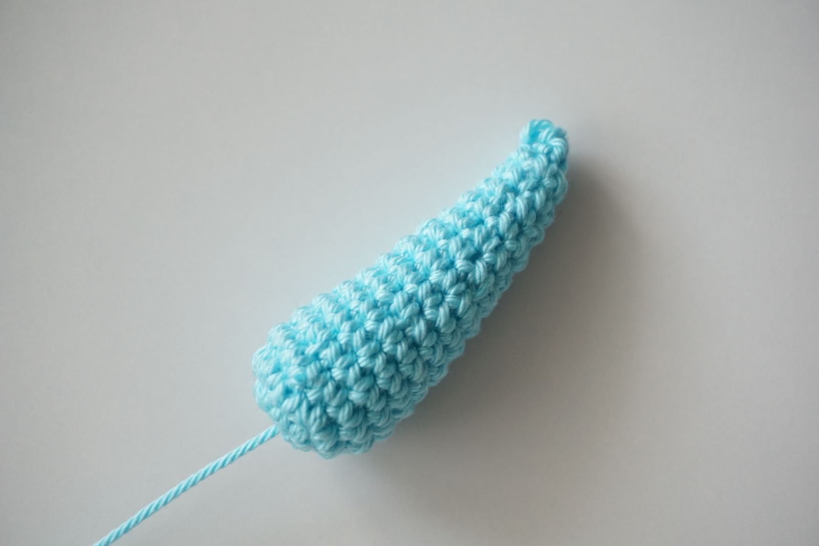 Blog-Inhaltsbild für 'Häkelanleitung für Blue, den kleinen Axolotl mit Herz - Freebie'