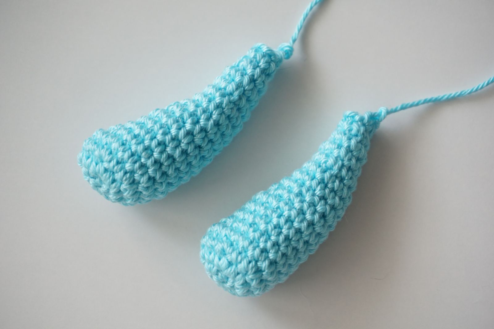 Blog-Inhaltsbild für 'Häkelanleitung für Blue, den kleinen Axolotl mit Herz - Freebie'