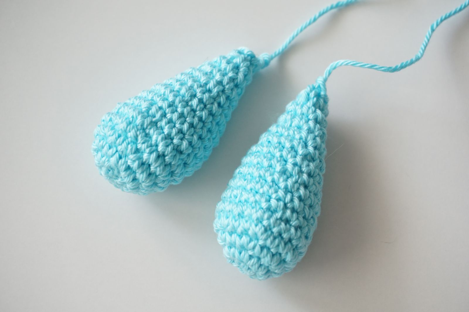 Blog-Inhaltsbild für 'Häkelanleitung für Blue, den kleinen Axolotl mit Herz - Freebie'