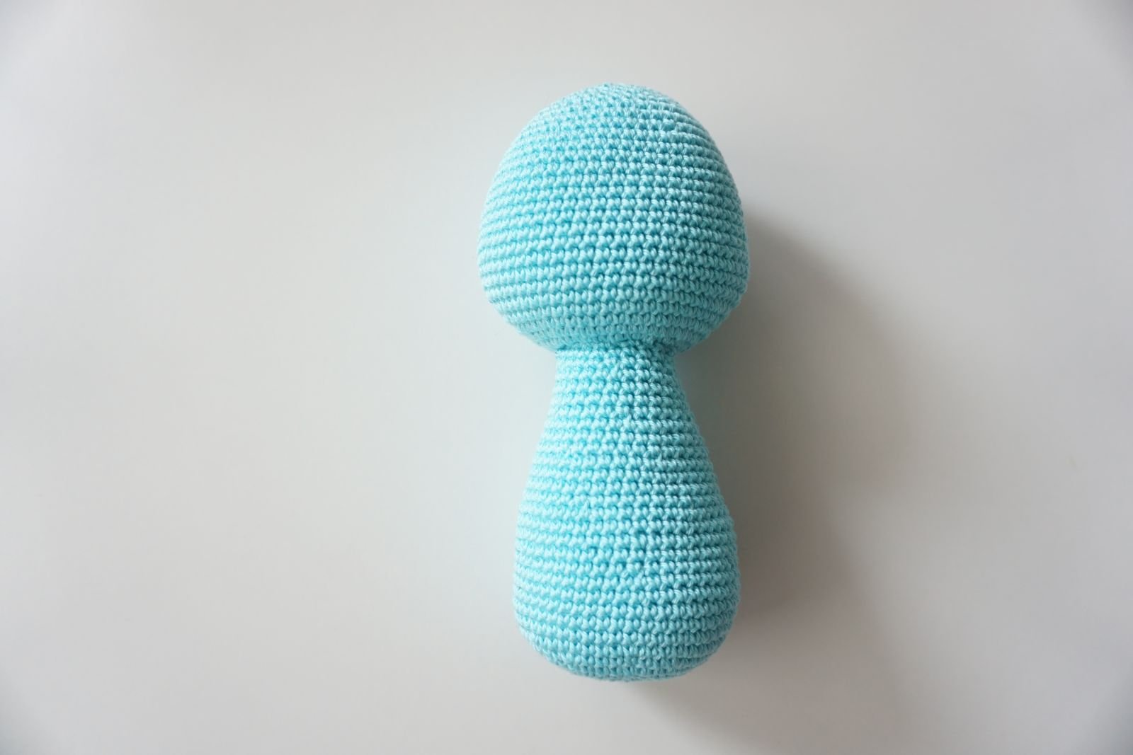 Blog-Inhaltsbild für 'Häkelanleitung für Blue, den kleinen Axolotl mit Herz - Freebie'