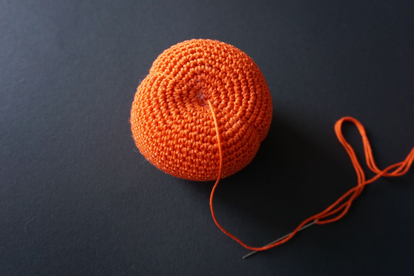 Blog-Inhaltsbild für 'Häkelanleitung Beleuchteter Kürbis - Freebie'