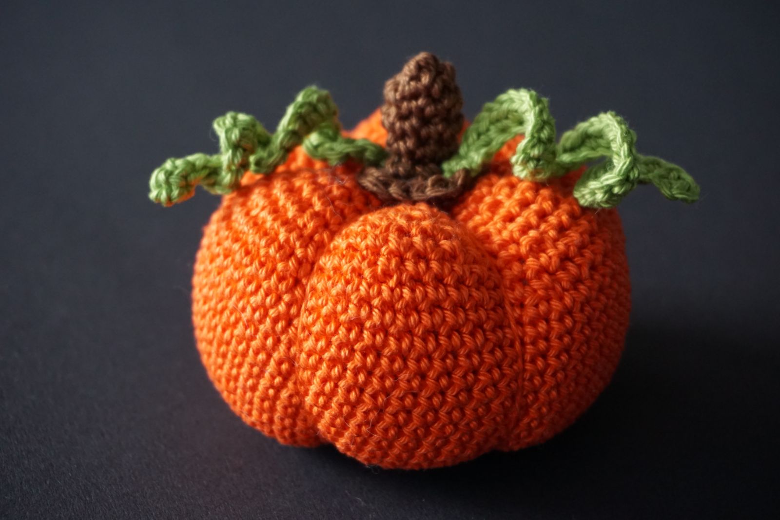 Blog-Inhaltsbild für 'Häkelanleitung Beleuchteter Kürbis - Freebie'