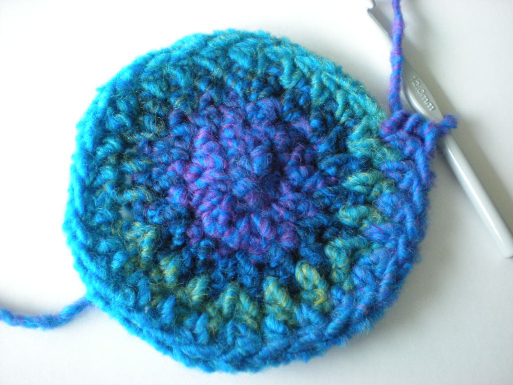 Blog-Inhaltsbild für 'Kostenlose Häkelanleitung für eine Mütze die RUCK-ZUCK fertig ist'