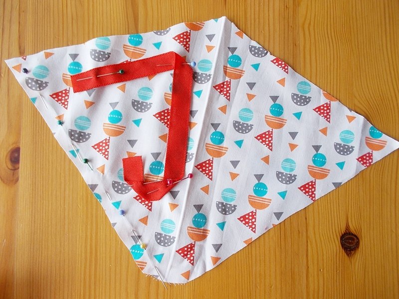 Buchstabe festgesteckt