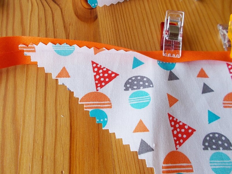 Blog-Inhaltsbild für 'Partygirlande aus kleinen Stoffresten - kostenlose Nähanleitung auch für Anfänger'