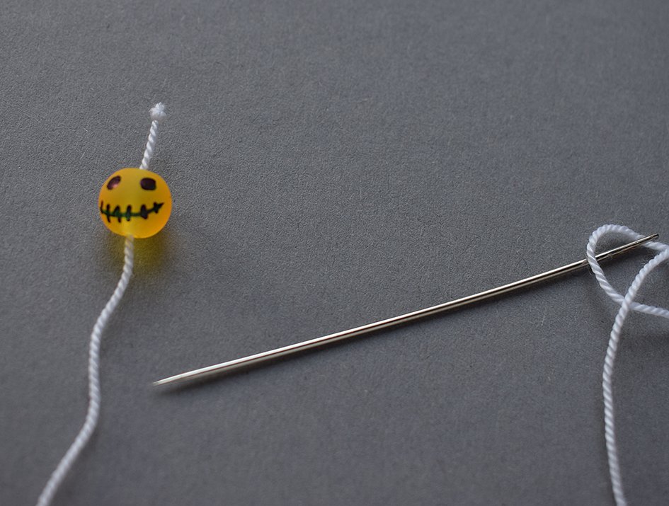 Blog-Inhaltsbild für 'Gratis Häkelanleitung Ohrklemme für Halloween: „Das Hundegespenst“'