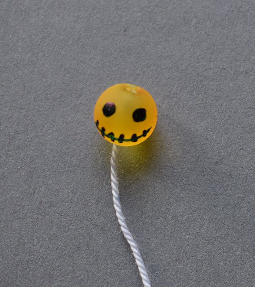 Blog-Inhaltsbild für 'Gratis Häkelanleitung Ohrklemme für Halloween: „Das Hundegespenst“'