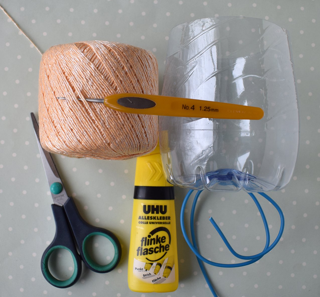 Blog-Inhaltsbild für 'Übertopf «was hast du in deinem Kopf?». 2 in 1: Häkeln oder Stricken'