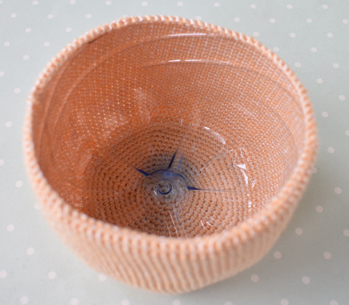 Blog-Inhaltsbild für 'Übertopf «was hast du in deinem Kopf?». 2 in 1: Häkeln oder Stricken'