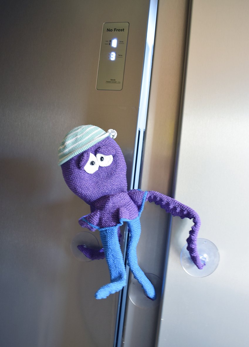 Blog content image for 'Phone stand «Octopus pirate»'