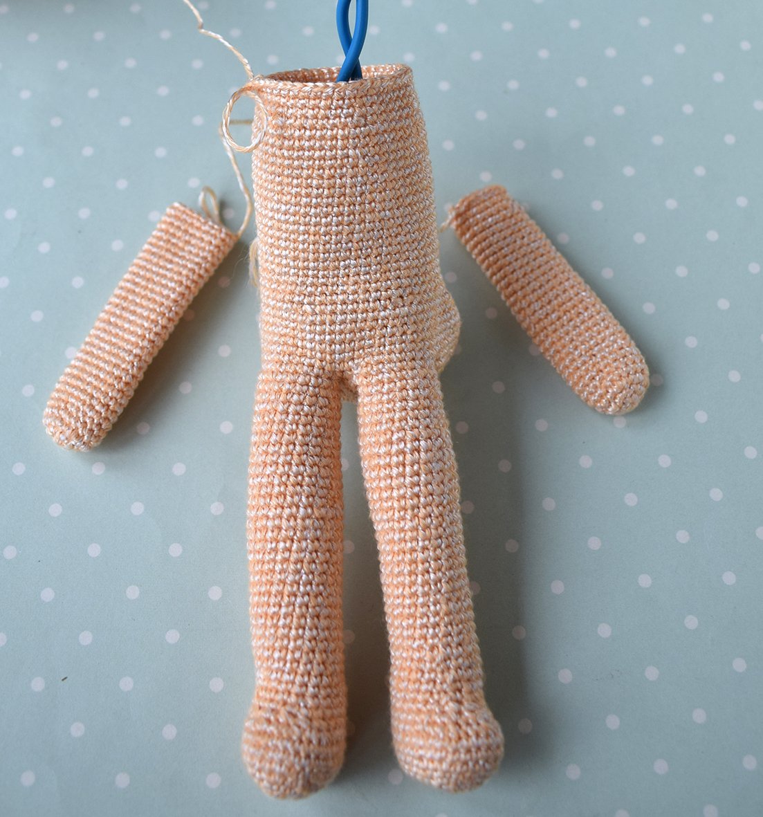 Blog-Inhaltsbild für 'Übertopf «was hast du in deinem Kopf?». 2 in 1: Häkeln oder Stricken'