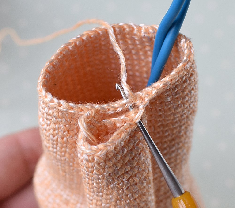 Blog-Inhaltsbild für 'Übertopf «was hast du in deinem Kopf?». 2 in 1: Häkeln oder Stricken'