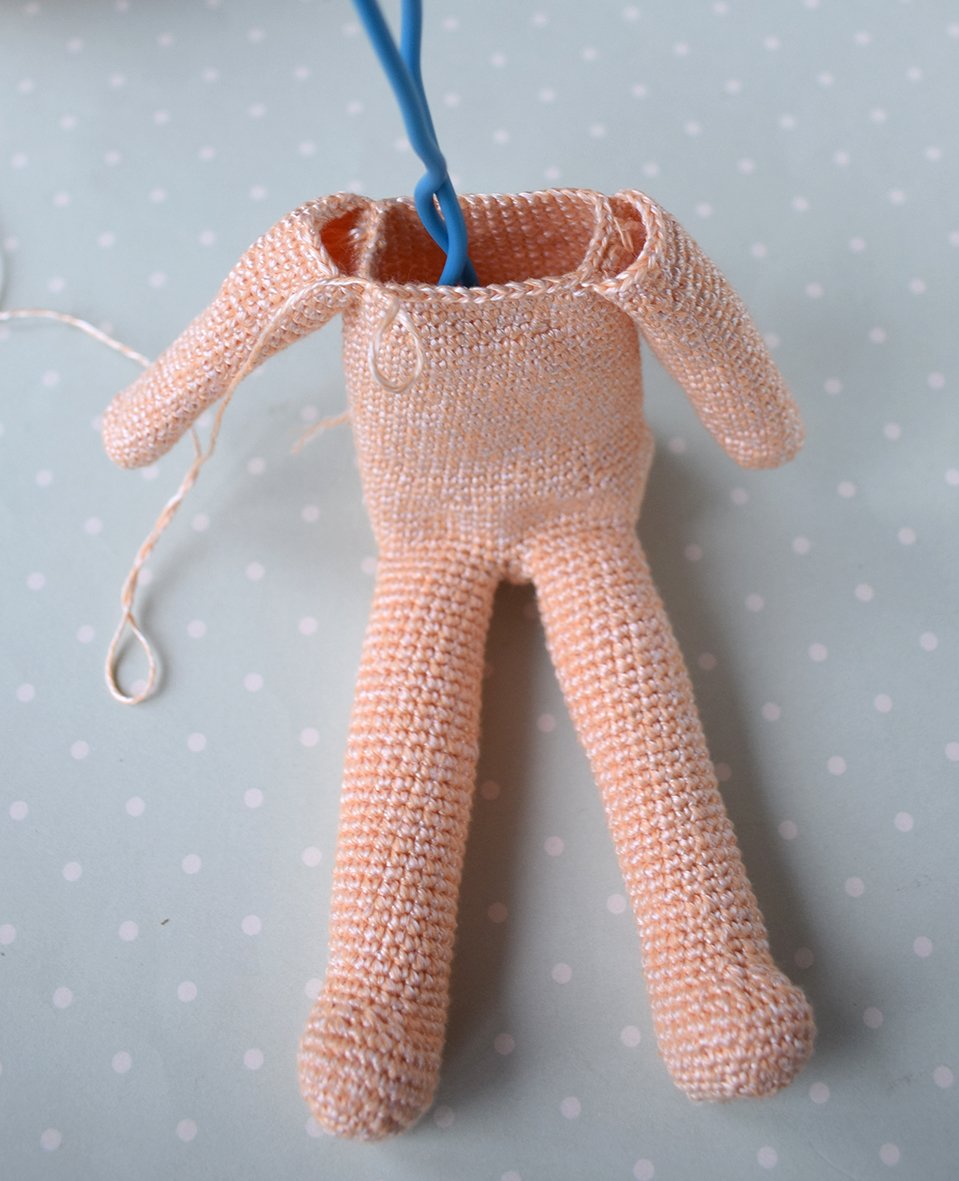 Blog-Inhaltsbild für 'Übertopf «was hast du in deinem Kopf?». 2 in 1: Häkeln oder Stricken'