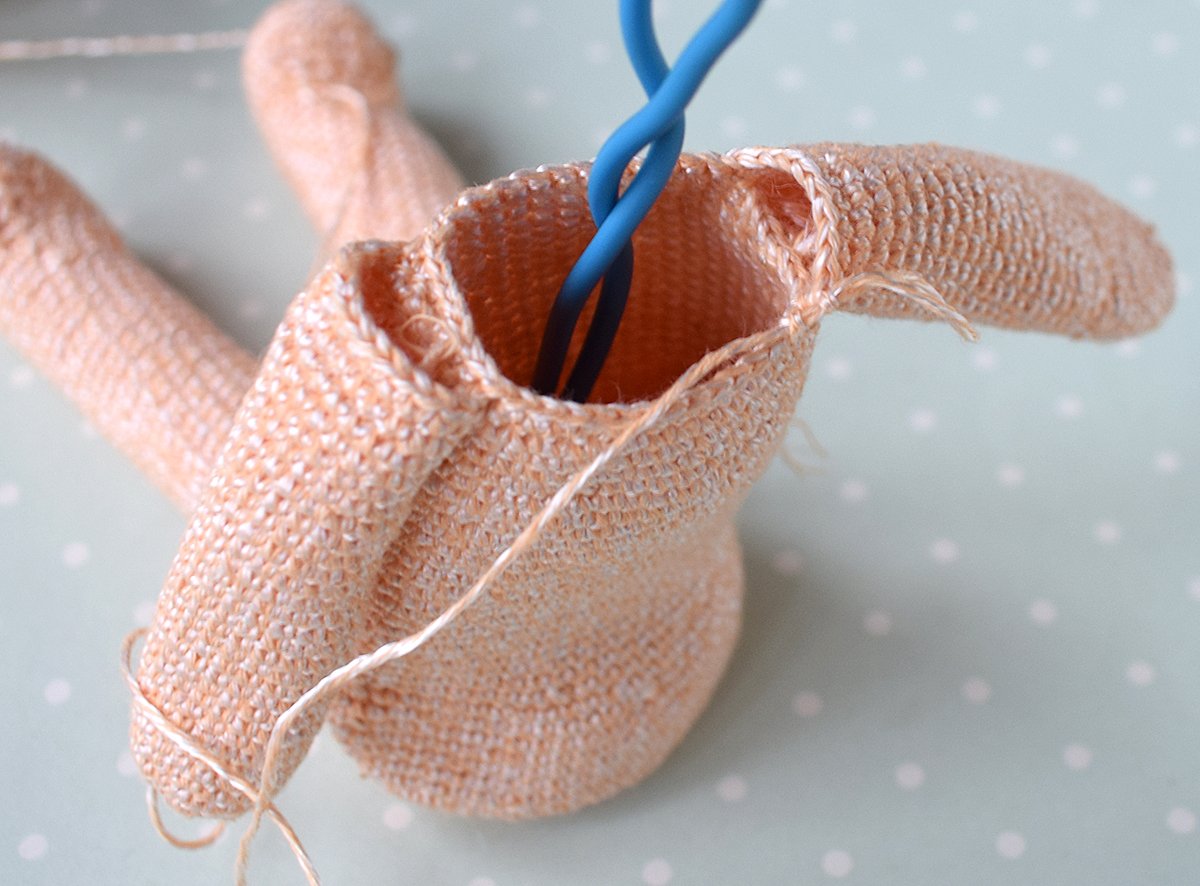 Blog-Inhaltsbild für 'Übertopf «was hast du in deinem Kopf?». 2 in 1: Häkeln oder Stricken'