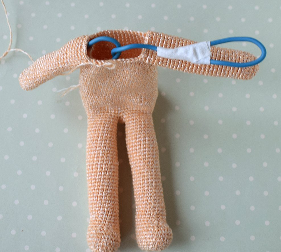 Blog-Inhaltsbild für 'Übertopf «was hast du in deinem Kopf?». 2 in 1: Häkeln oder Stricken'