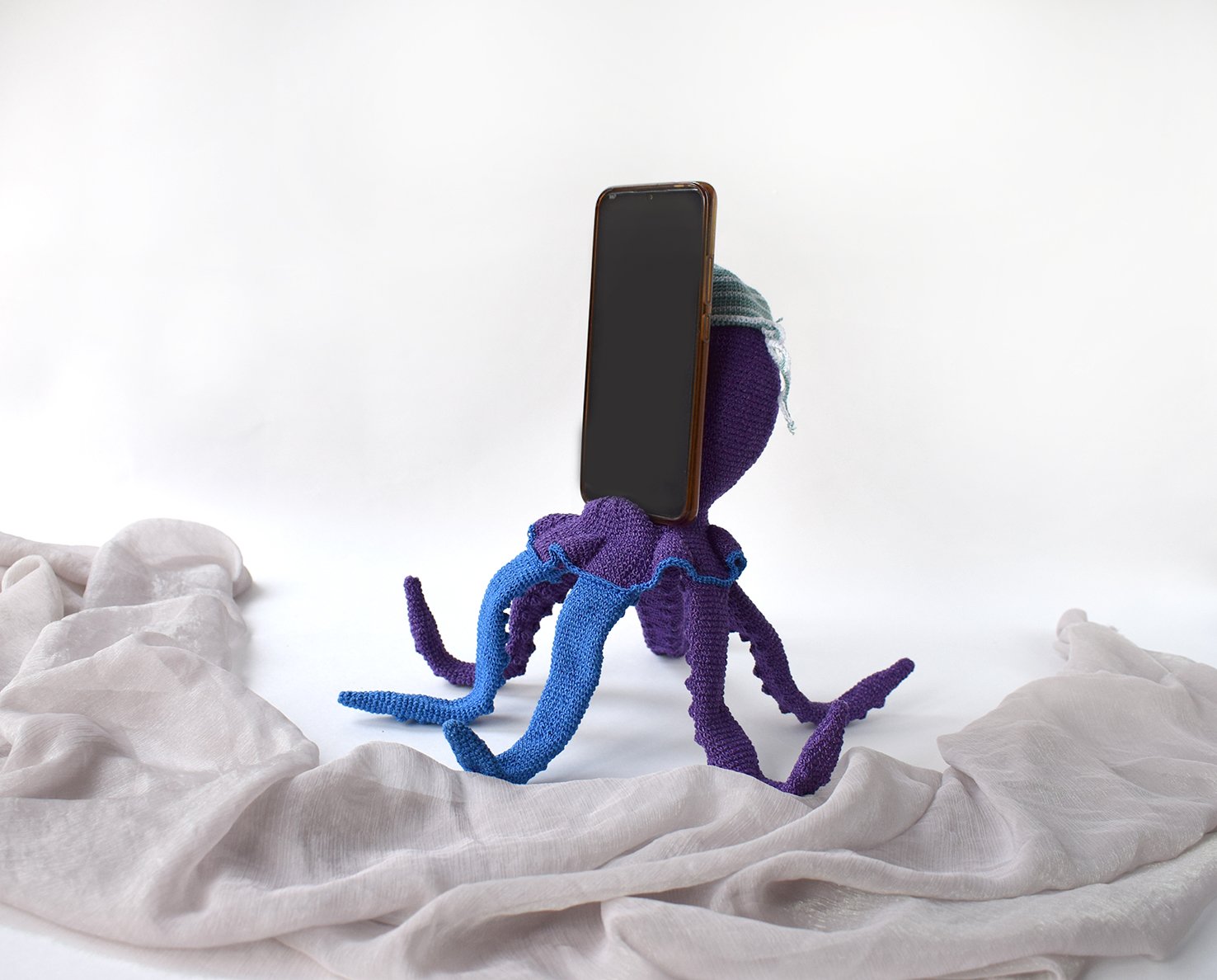 Blog content image for 'Phone stand «Octopus pirate»'