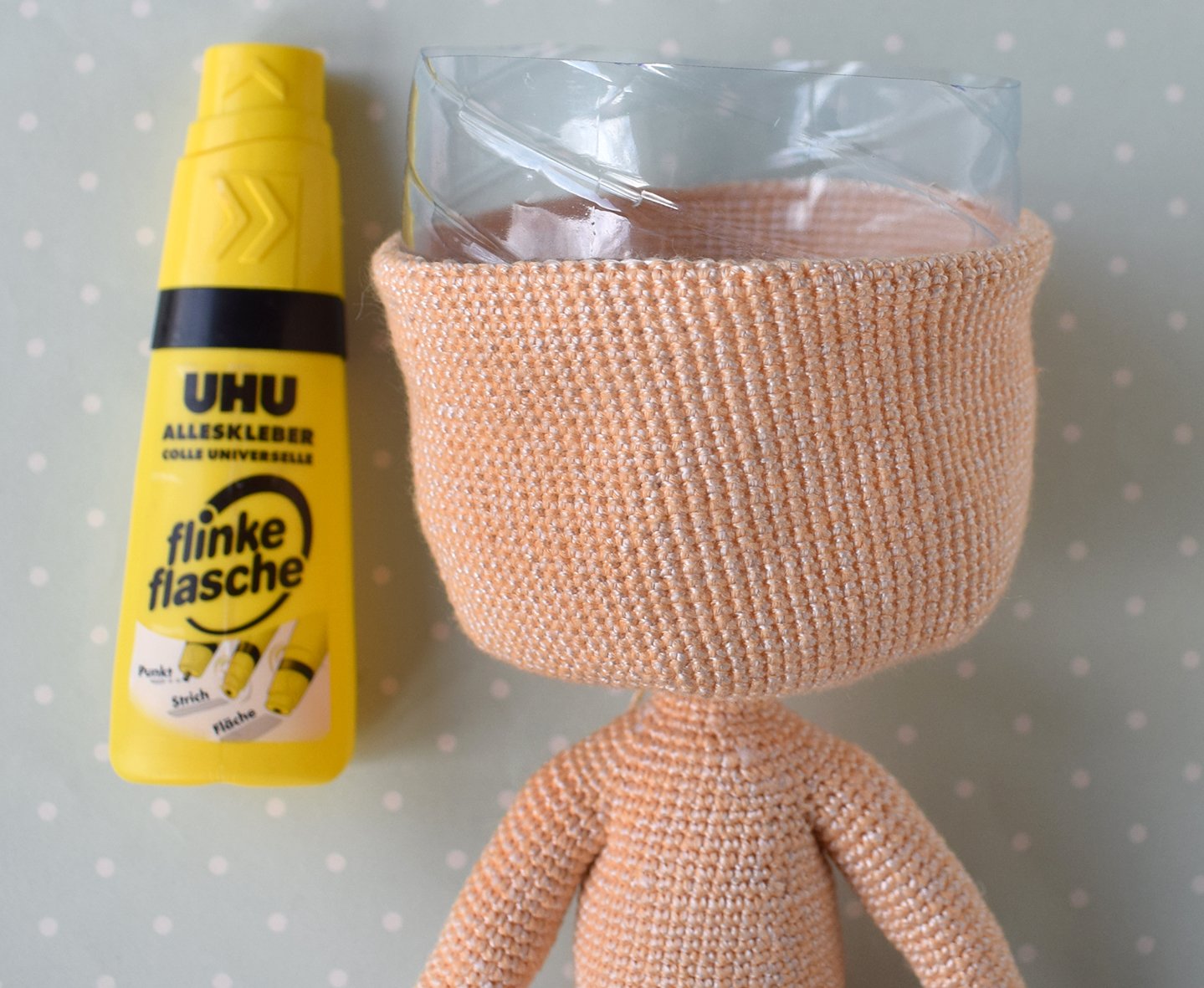 Blog-Inhaltsbild für 'Übertopf «was hast du in deinem Kopf?». 2 in 1: Häkeln oder Stricken'