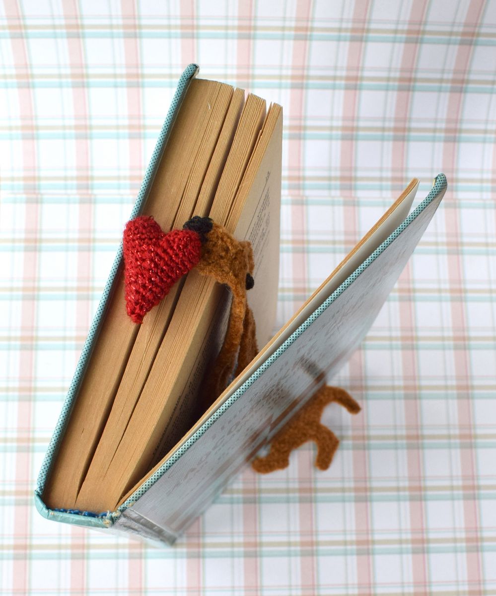 Blog content image for 'Bookmark or decor for a Dachshund cup'