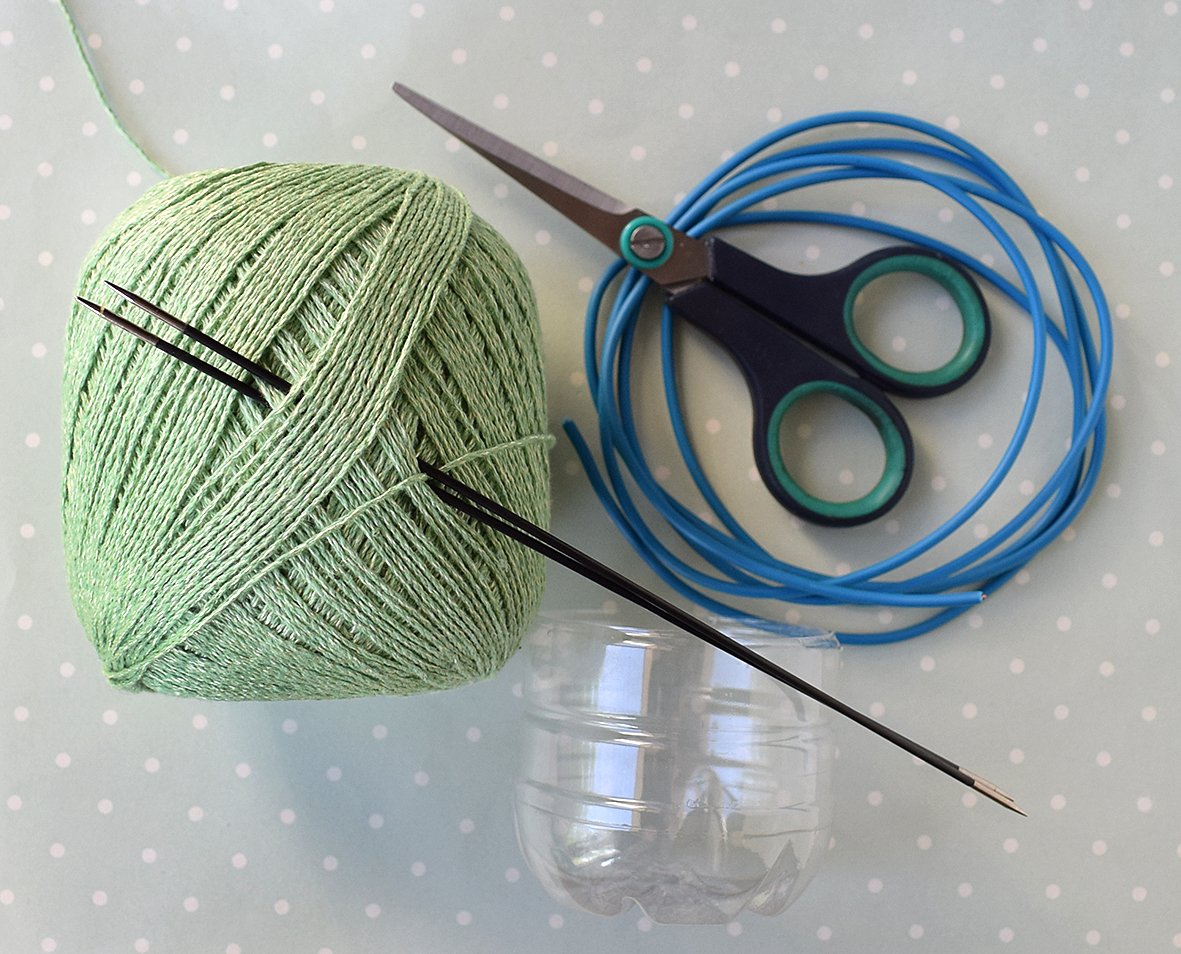 Blog-Inhaltsbild für 'Übertopf «was hast du in deinem Kopf?». 2 in 1: Häkeln oder Stricken'