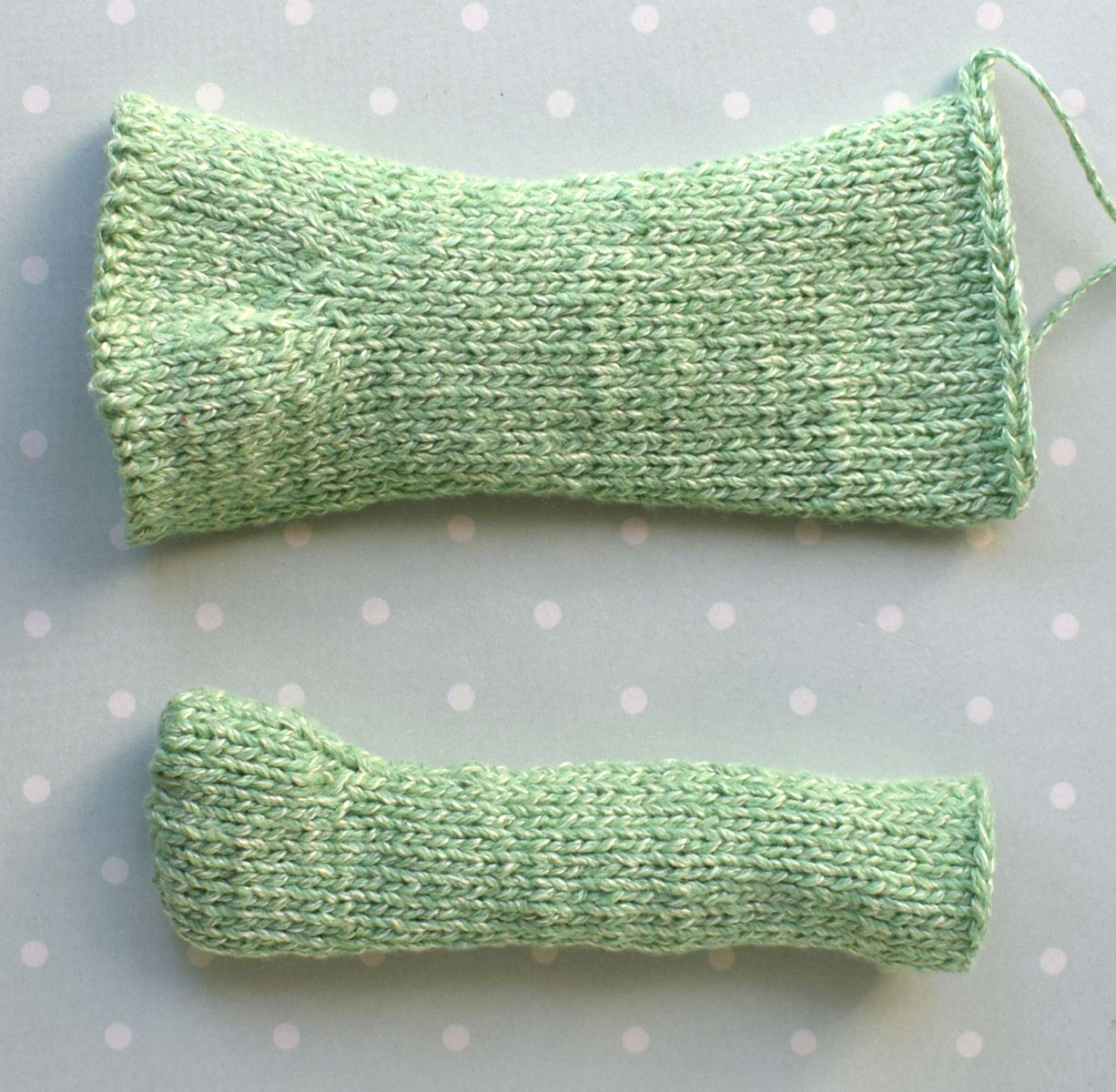 Blog-Inhaltsbild für 'Übertopf «was hast du in deinem Kopf?». 2 in 1: Häkeln oder Stricken'