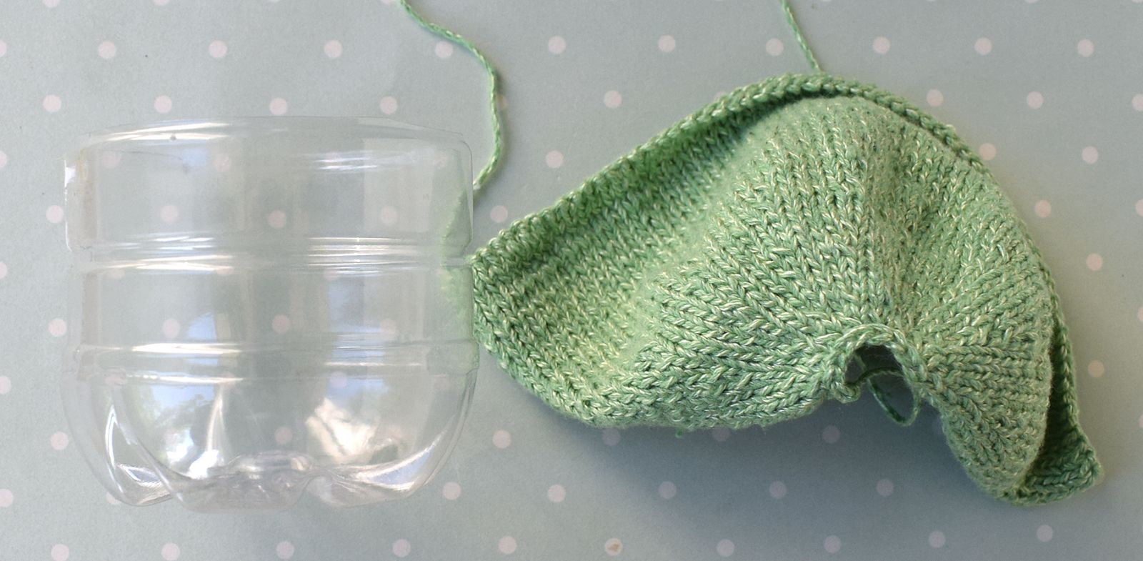 Blog-Inhaltsbild für 'Übertopf «was hast du in deinem Kopf?». 2 in 1: Häkeln oder Stricken'