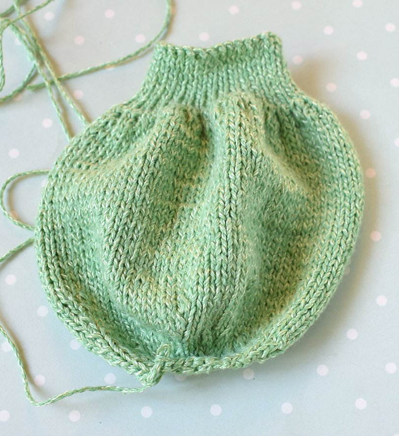 Blog-Inhaltsbild für 'Übertopf «was hast du in deinem Kopf?». 2 in 1: Häkeln oder Stricken'