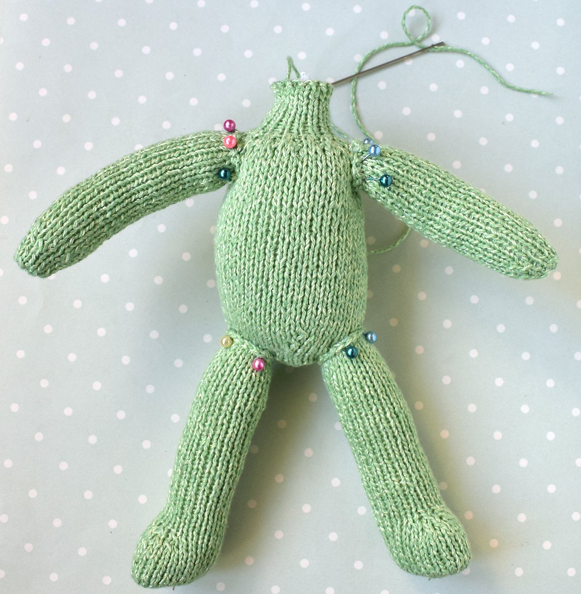 Blog-Inhaltsbild für 'Übertopf «was hast du in deinem Kopf?». 2 in 1: Häkeln oder Stricken'