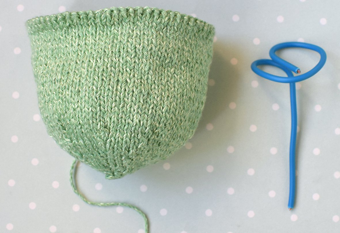 Blog-Inhaltsbild für 'Übertopf «was hast du in deinem Kopf?». 2 in 1: Häkeln oder Stricken'