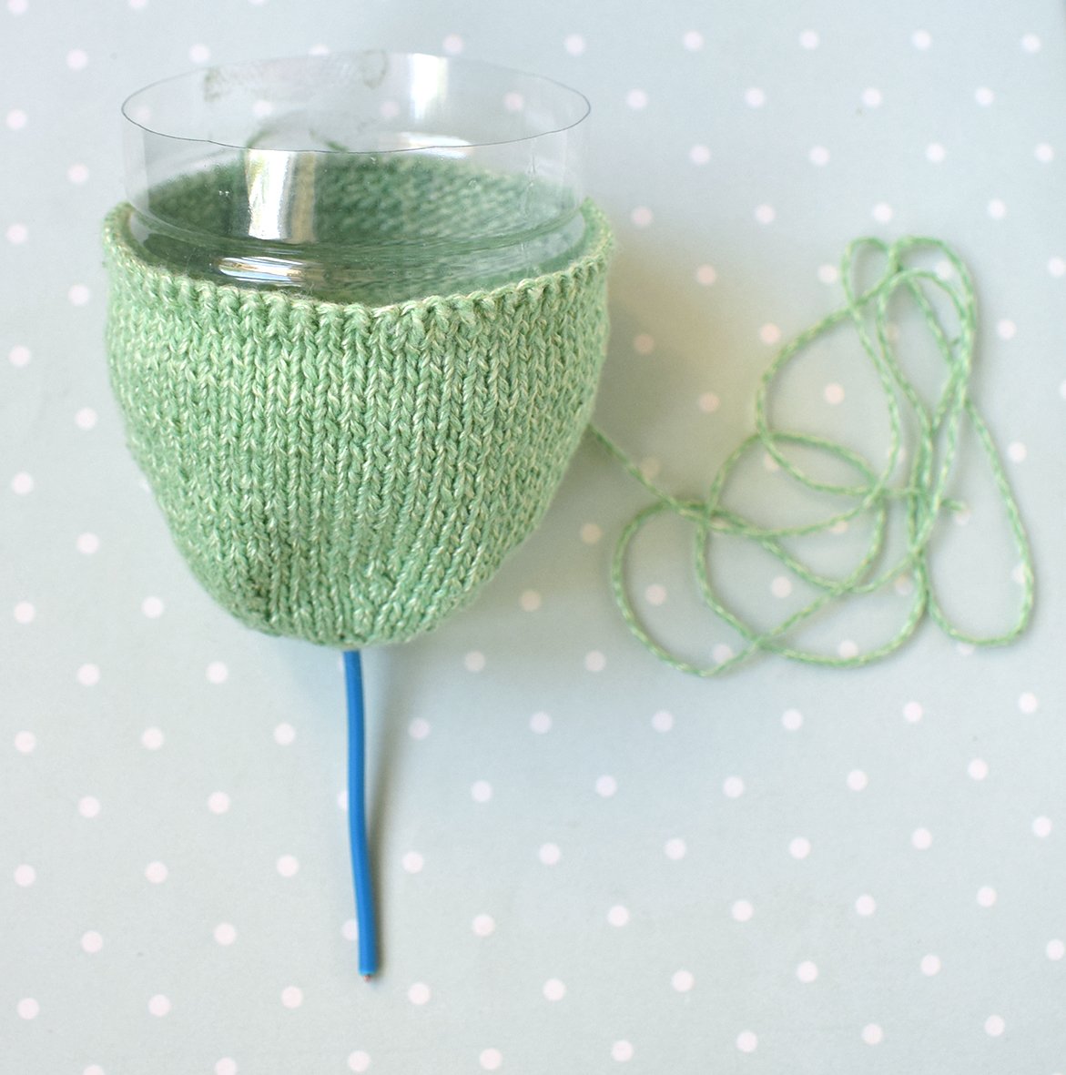 Blog-Inhaltsbild für 'Übertopf «was hast du in deinem Kopf?». 2 in 1: Häkeln oder Stricken'