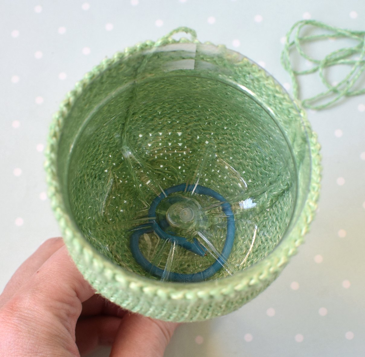 Blog-Inhaltsbild für 'Übertopf «was hast du in deinem Kopf?». 2 in 1: Häkeln oder Stricken'