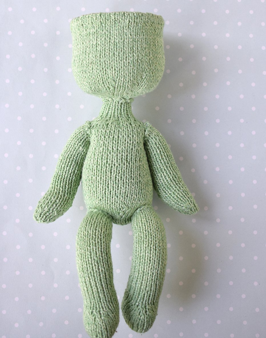 Blog-Inhaltsbild für 'Übertopf «was hast du in deinem Kopf?». 2 in 1: Häkeln oder Stricken'