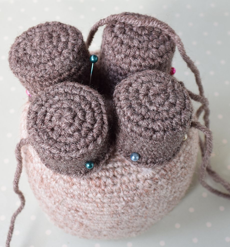 Blog content image for 'Cachepot « Dog ». 2 in 1: Crochet or knit'