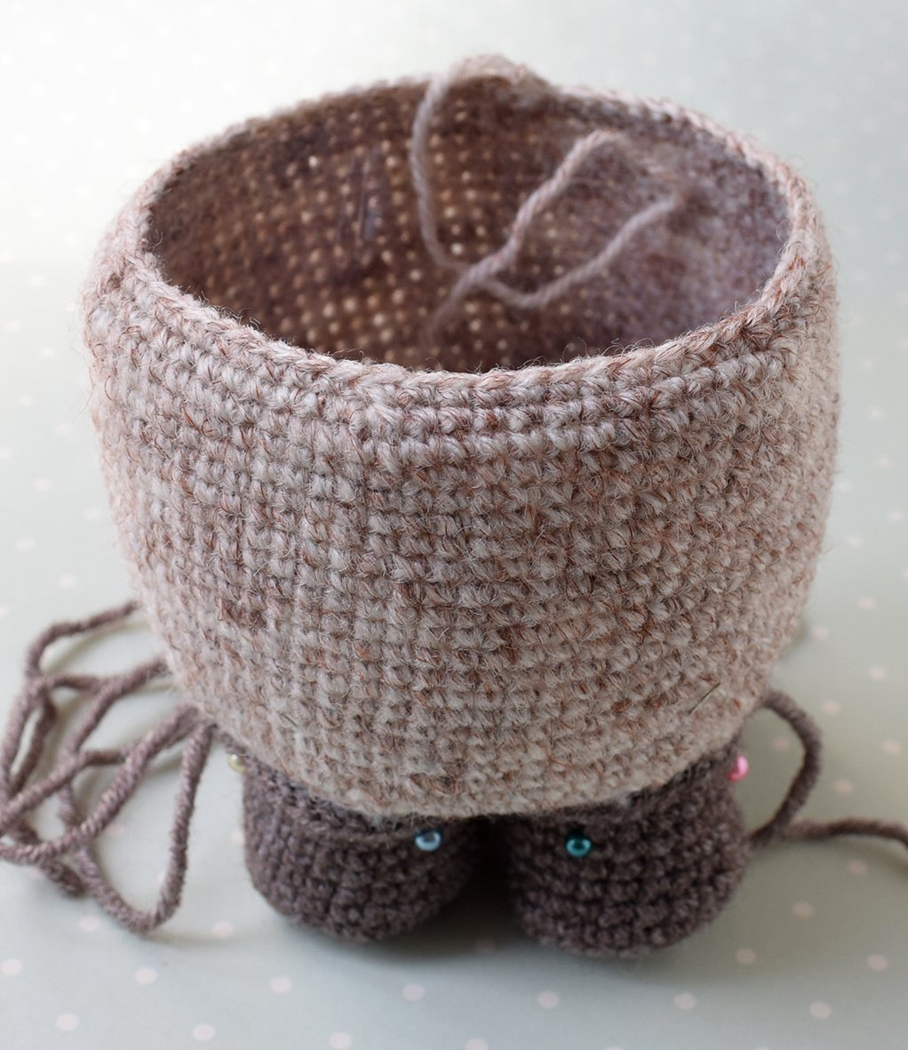 Blog content image for 'Cachepot « Dog ». 2 in 1: Crochet or knit'