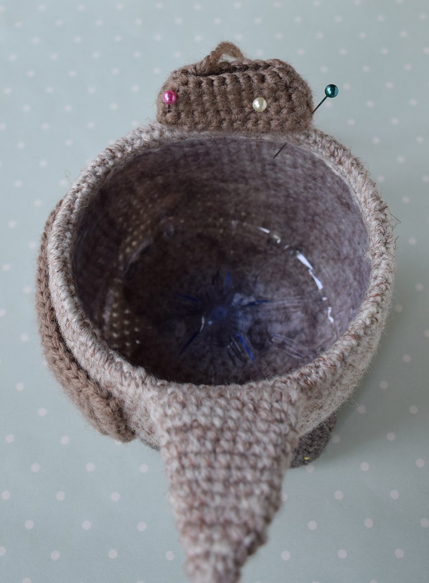 Blog content image for 'Cachepot « Dog ». 2 in 1: Crochet or knit'