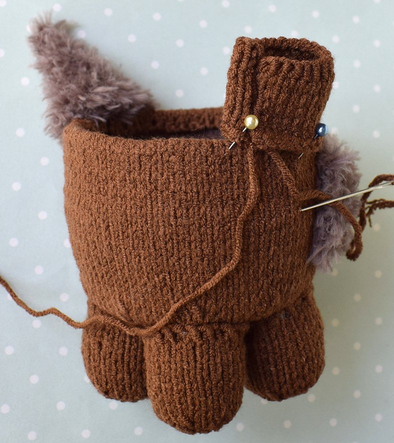 Blog content image for 'Cachepot « Dog ». 2 in 1: Crochet or knit'