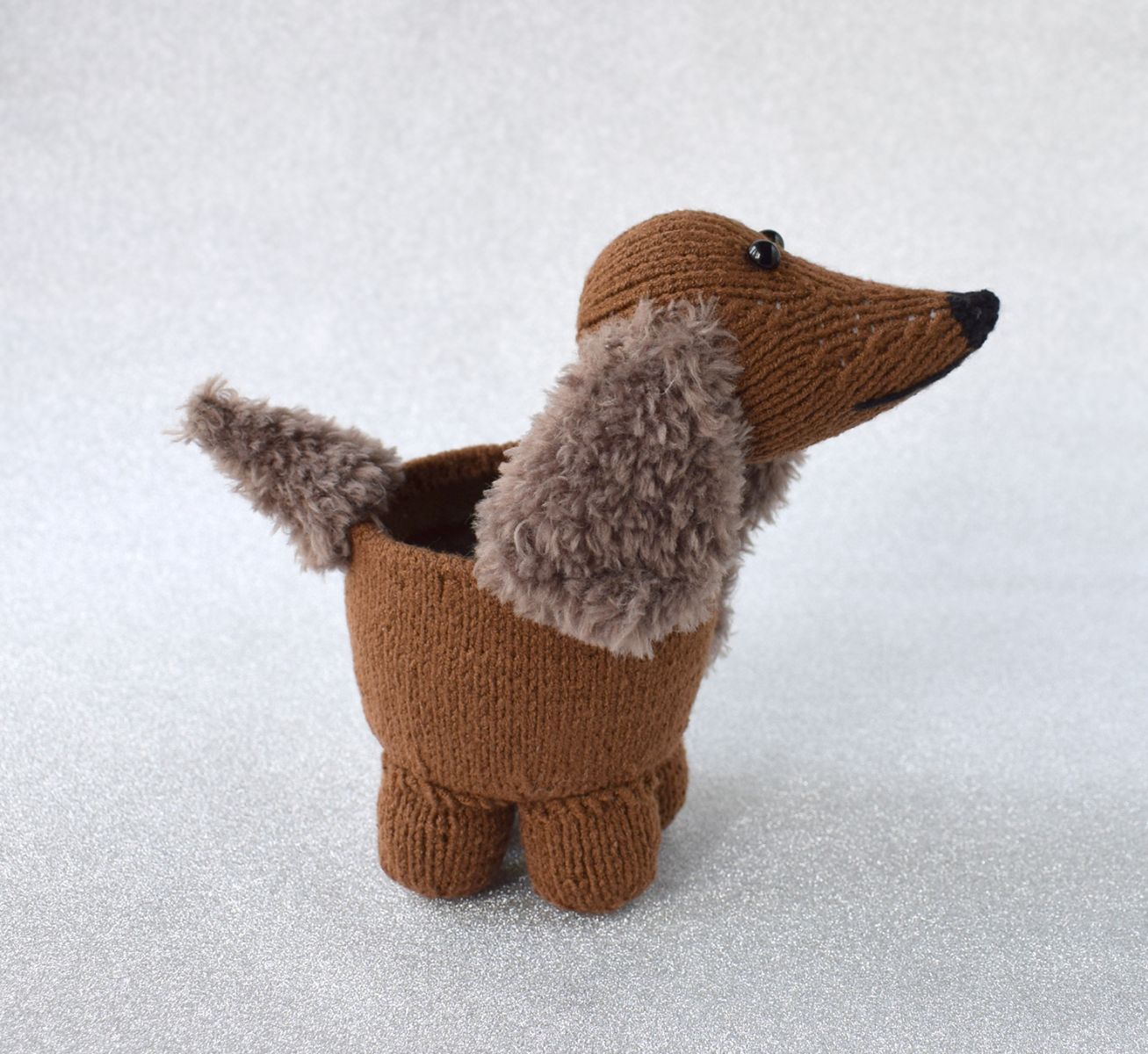 Blog content image for 'Cachepot « Dog ». 2 in 1: Crochet or knit'