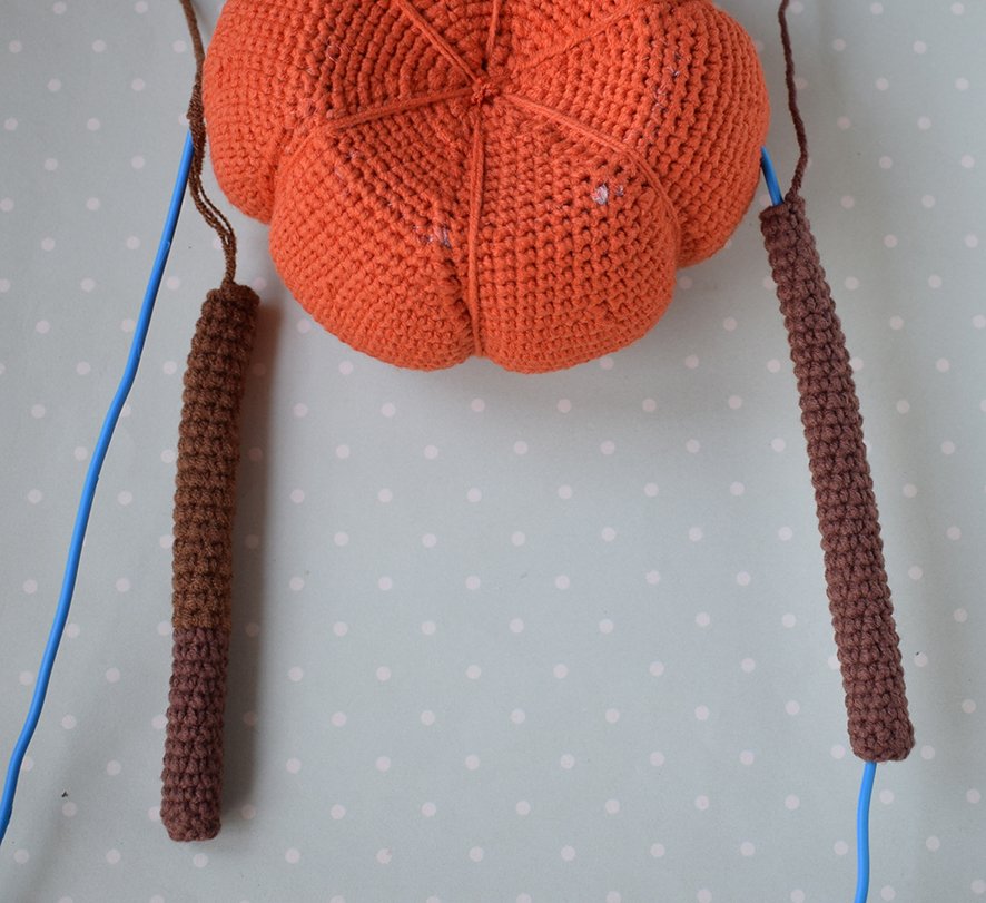 Blog content image for 'Phone stand «Pumpkin and Company»'