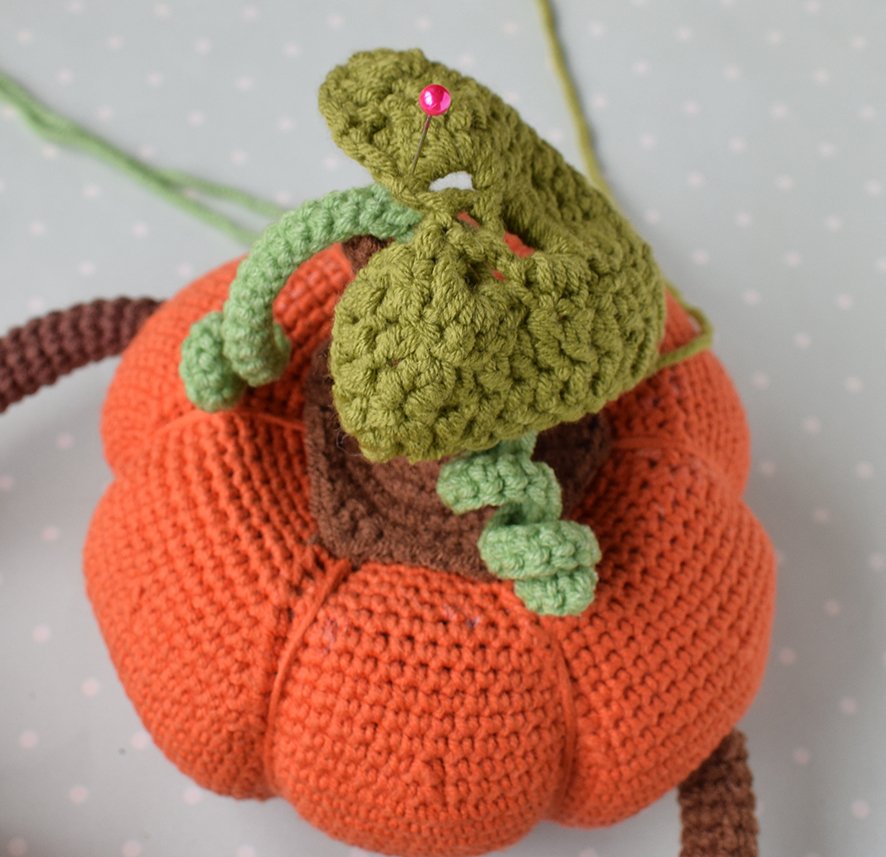 Blog content image for 'Phone stand «Pumpkin and Company»'