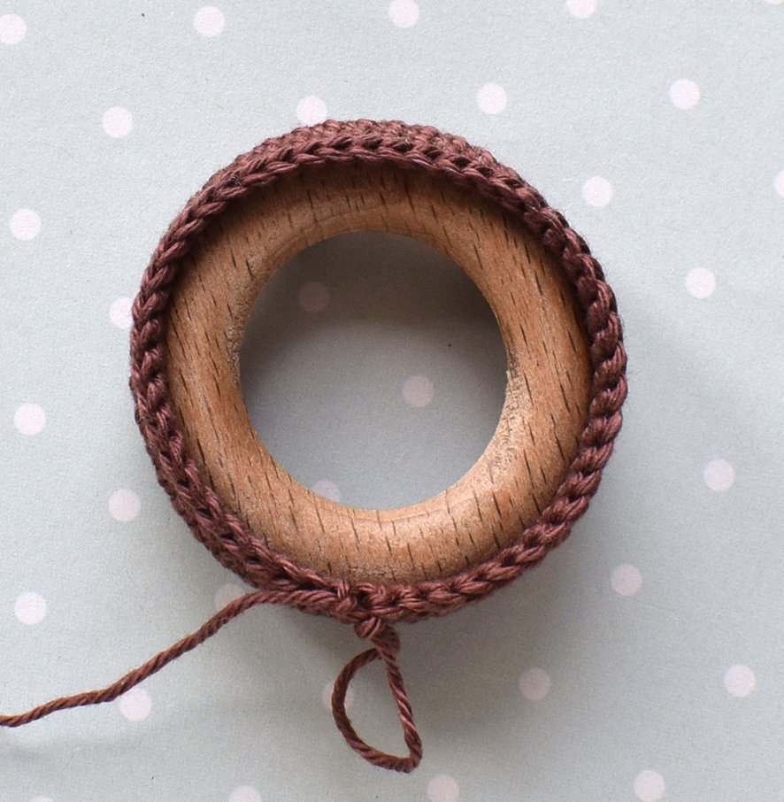 Blog content image for 'Napkin ring or egg holder «Little House»'