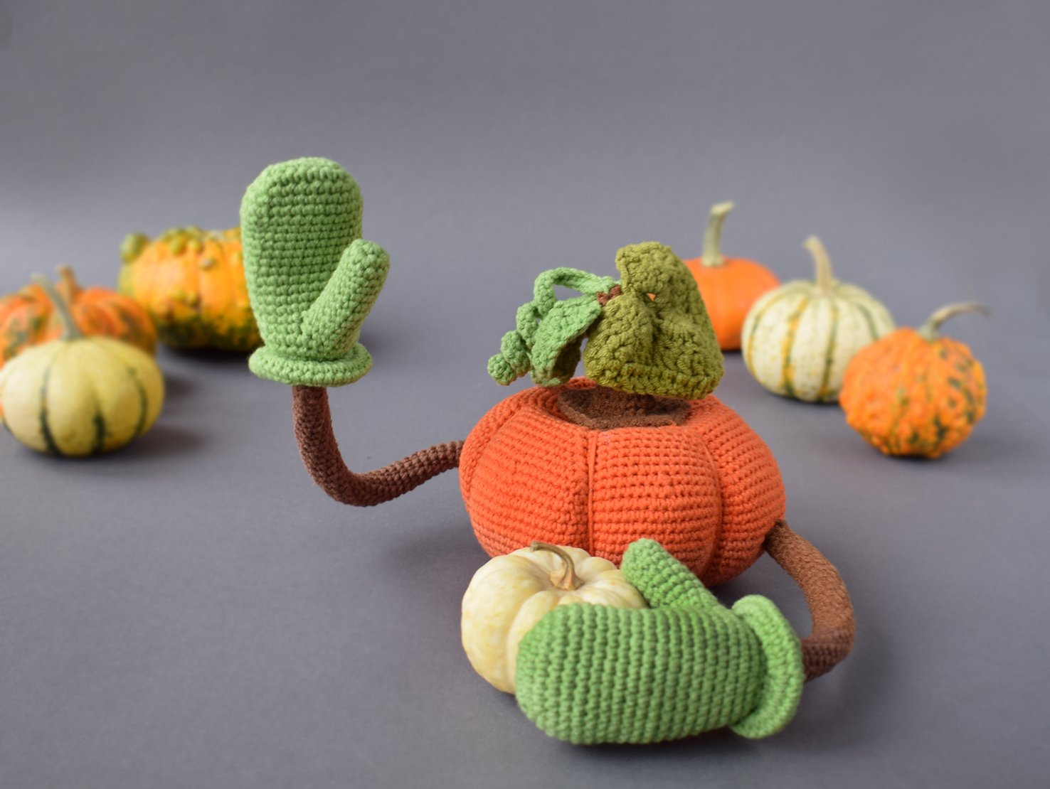 Blog content image for 'Phone stand «Pumpkin and Company»'