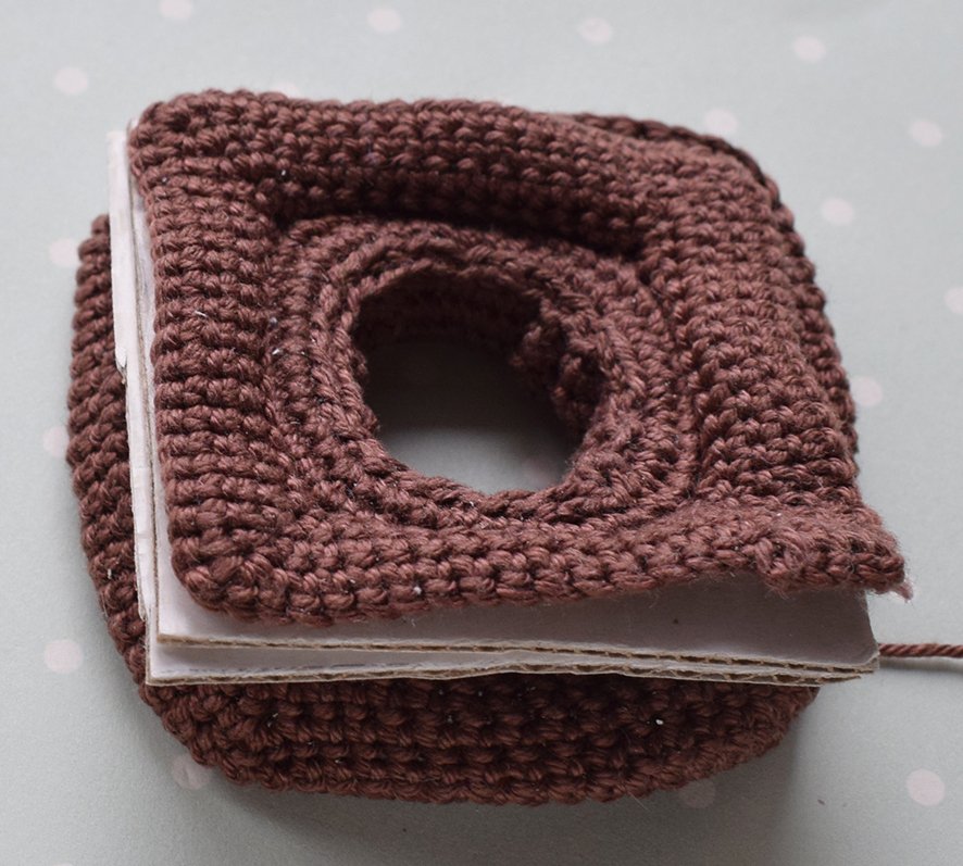 Blog content image for 'Napkin ring or egg holder «Little House»'